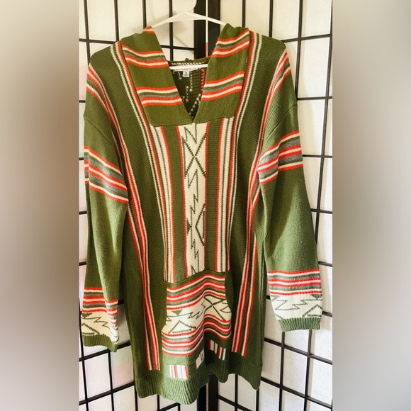 Beautiful pullover sweaters - Picture 2 of 2